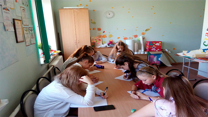 Дети в школе 81 Нижний Новгород на занятиях.