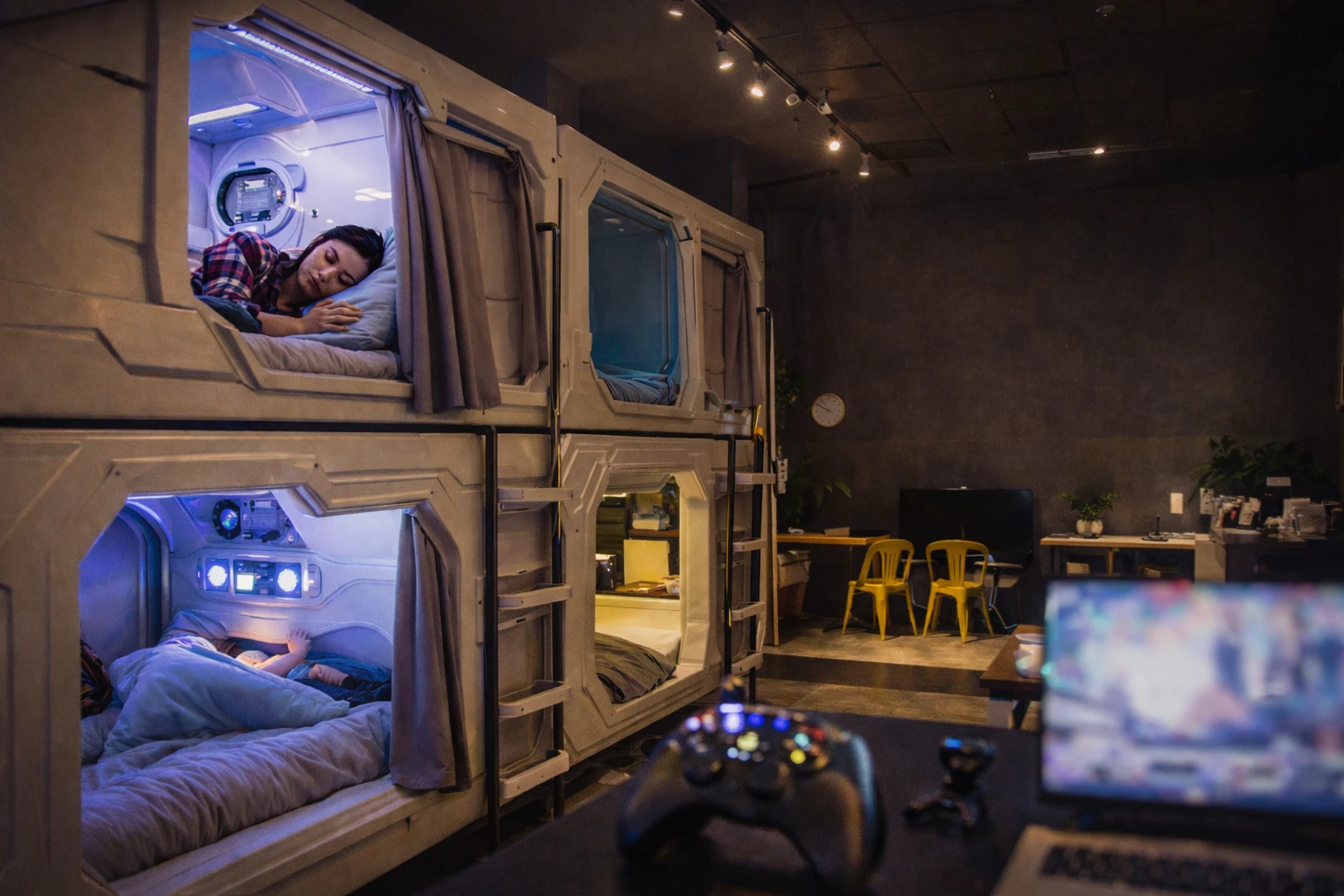 Капсульный хостел Capslock в Казани &mdash; современный интерьер, комфортное размещение в центре города